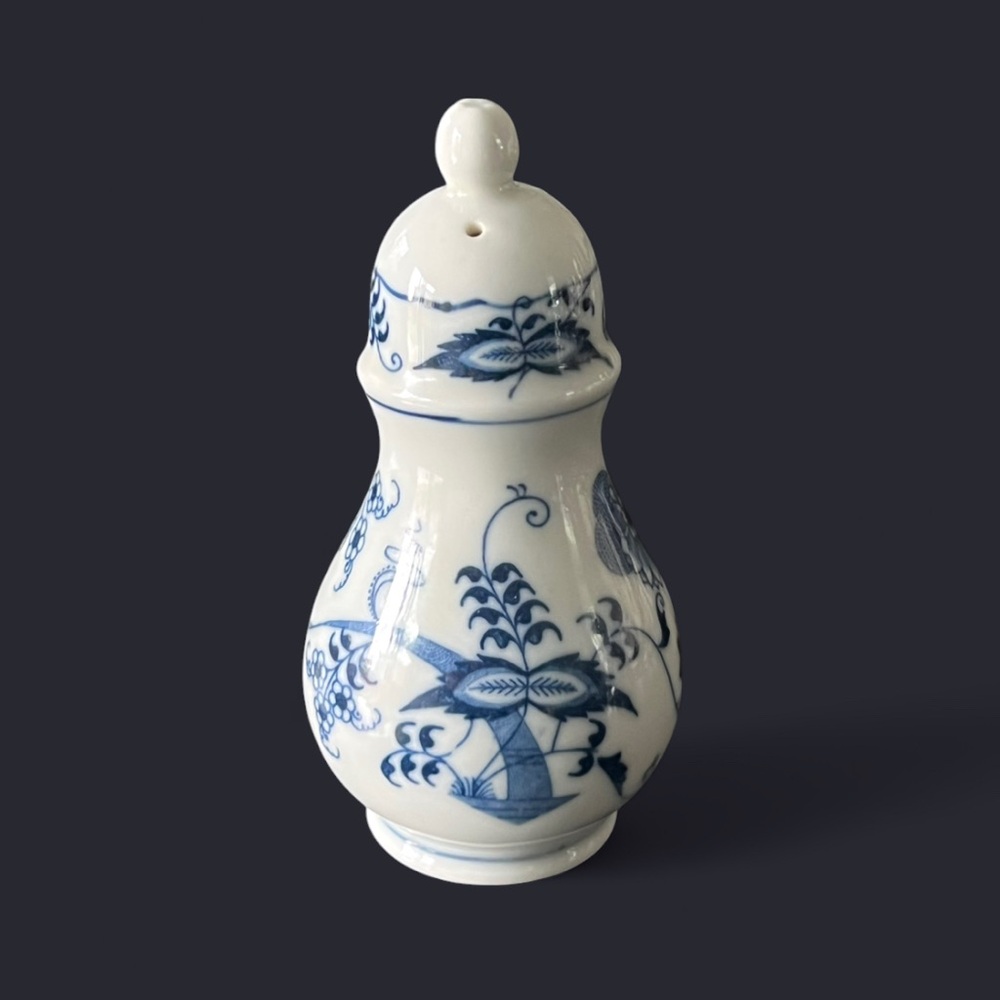 Vintage Blue Danube Blue Onion Print Shakers w/out stopper